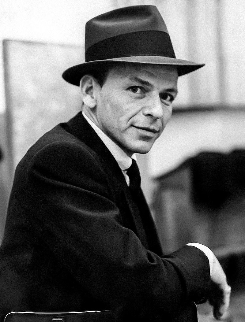 800px-Frank_Sinatra_(1957_studio_portrait_close-up)