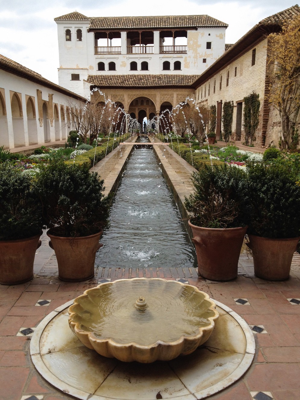 Generalife_gardens_in_Alhambra,_Granada_(6922912184)