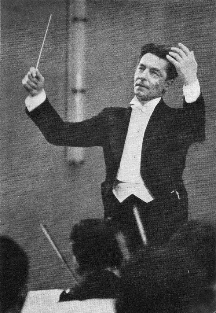 Herbert_von_Karajan_Conducts_in_NHK_Symphony_Orchestra,_Tokyo_1954_(03)_Scan10016