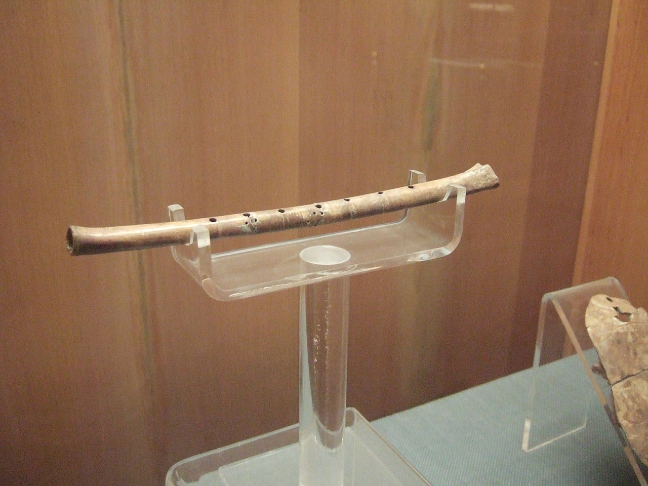 Neolithic_bone_flute