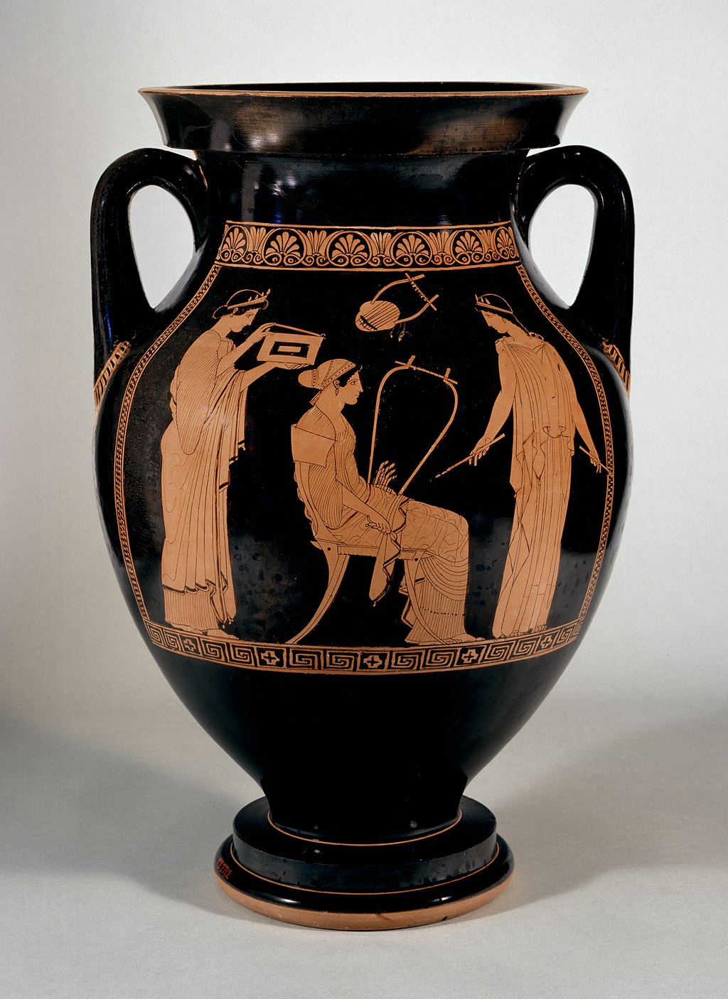 Niobid_Painter_-_Red-Figure_Amphora_with_Musical_Scene_-_Walters_482712_-_Side_A